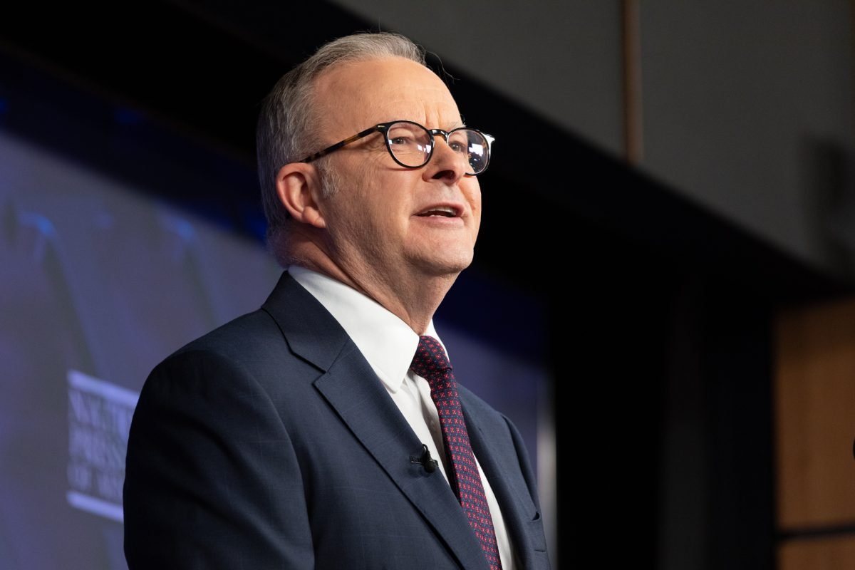 PM gives metals manufacturing sector $750m boost as Australia steels for Trump-imposed tariffs