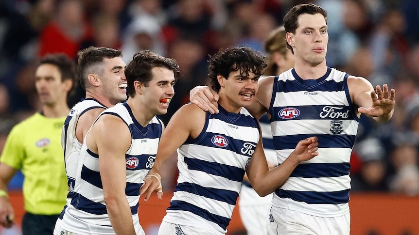 Live: Cats hand Bombers 95-point defeat, Kangaroos attempt upset against Dockers